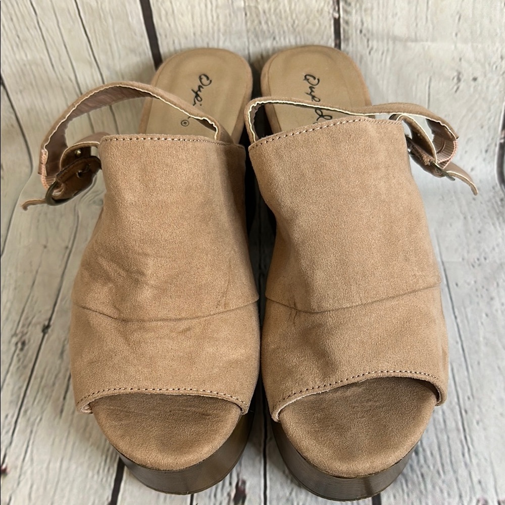 Qupid Women's Tan Sandals